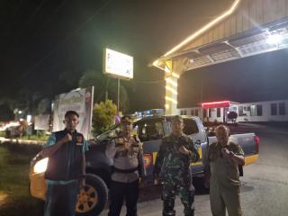 KAPOLSEK KEMUNING PIMPIN BLUE LIGHT PATROL CEK PENGAMANAN GEREJA MALAM NATAL 2023 SEKALIGUS COOLLING